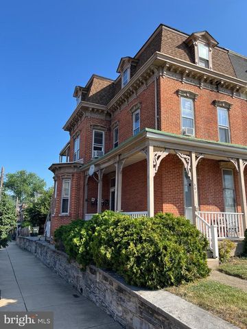 301 CHESTNUT ST, Columbia, PA 17512