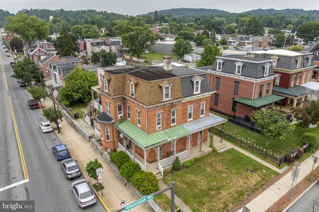 301 CHESTNUT ST, Columbia, PA 17512