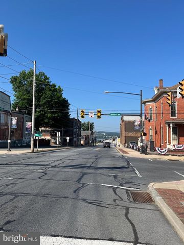 301 CHESTNUT ST, Columbia, PA 17512