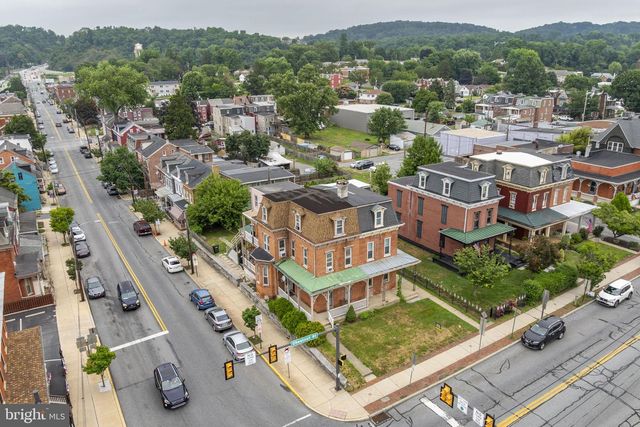 301 CHESTNUT ST, Columbia, PA 17512