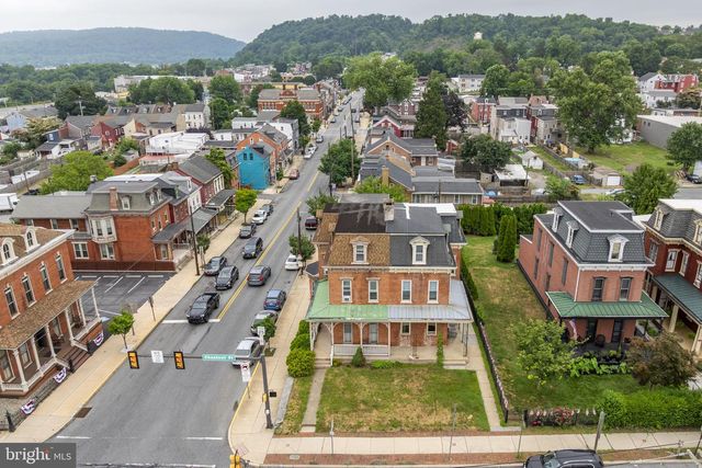 301 CHESTNUT ST, Columbia, PA 17512