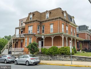 301 CHESTNUT ST, Columbia, PA 17512