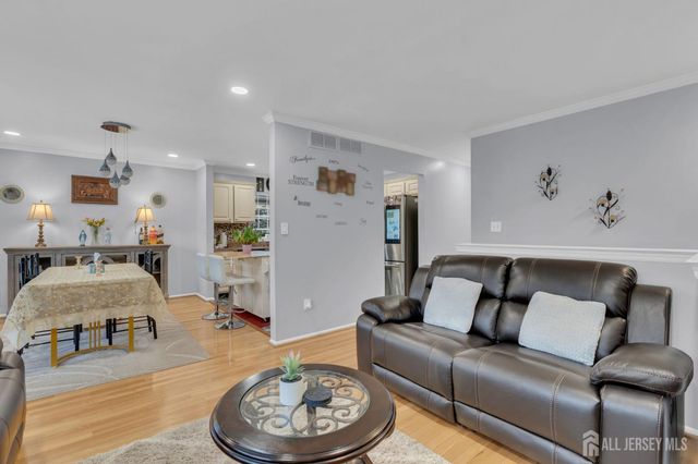 6 Ives Court, Monroe, NJ 08831