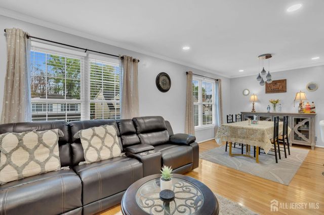6 Ives Court, Monroe, NJ 08831
