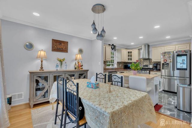6 Ives Court, Monroe, NJ 08831