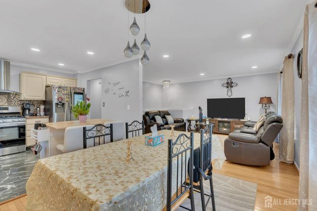 6 Ives Court, Monroe, NJ 08831
