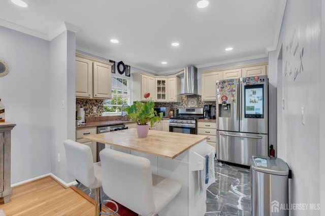 6 Ives Court, Monroe, NJ 08831