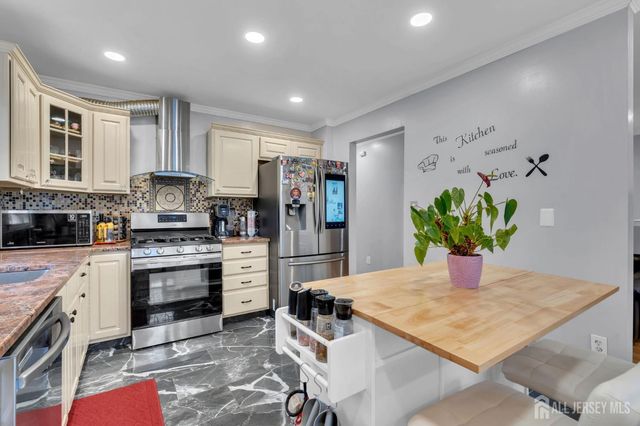 6 Ives Court, Monroe, NJ 08831