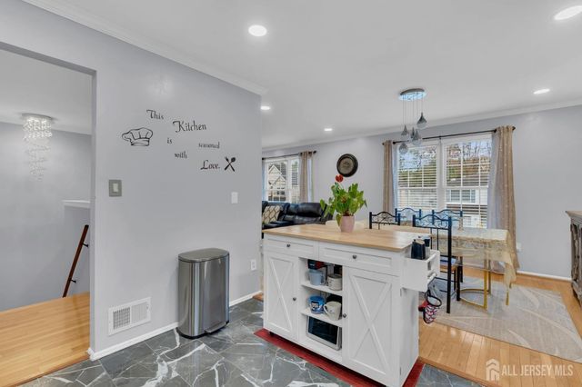 6 Ives Court, Monroe, NJ 08831