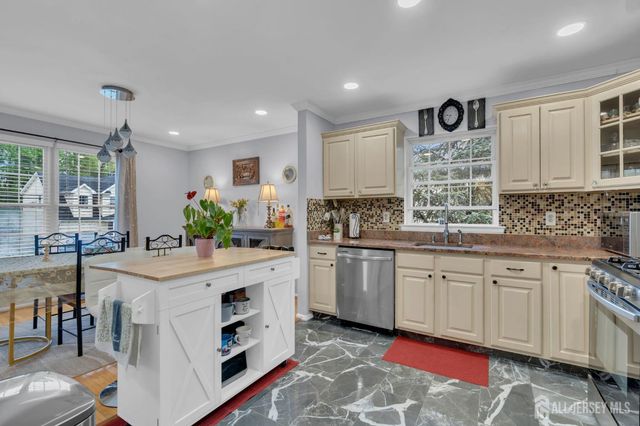 6 Ives Court, Monroe, NJ 08831