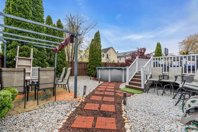 6 Ives Court, Monroe, NJ 08831