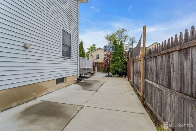 6 Ives Court, Monroe, NJ 08831