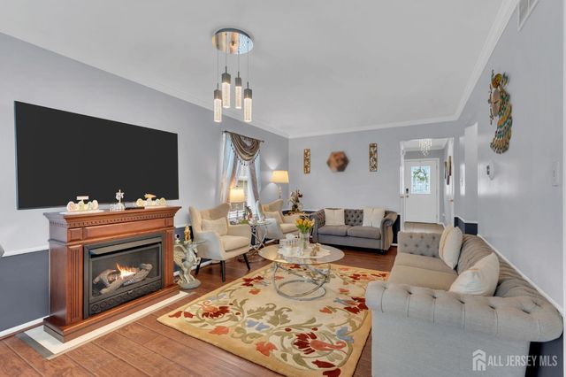 6 Ives Court, Monroe, NJ 08831