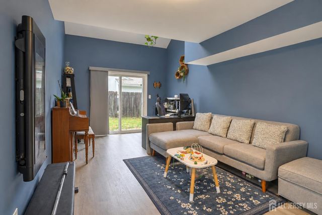 48 Birch Run Drive, Piscataway, NJ 08854