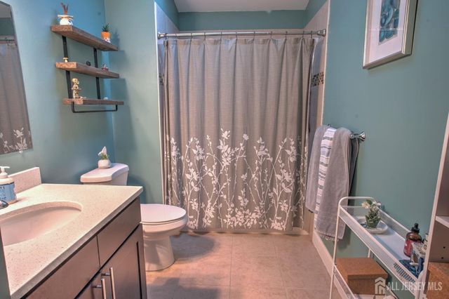 48 Birch Run Drive, Piscataway, NJ 08854