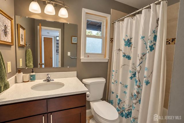 48 Birch Run Drive, Piscataway, NJ 08854
