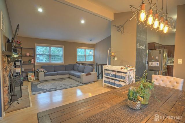 48 Birch Run Drive, Piscataway, NJ 08854