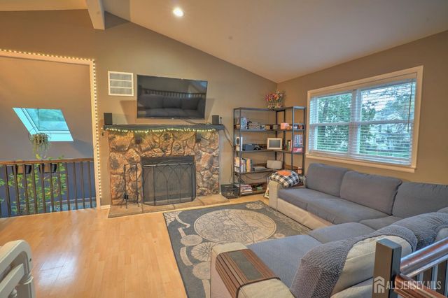 48 Birch Run Drive, Piscataway, NJ 08854