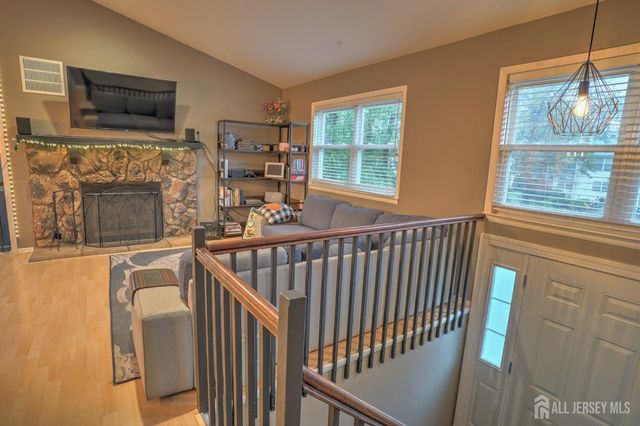 48 Birch Run Drive, Piscataway, NJ 08854