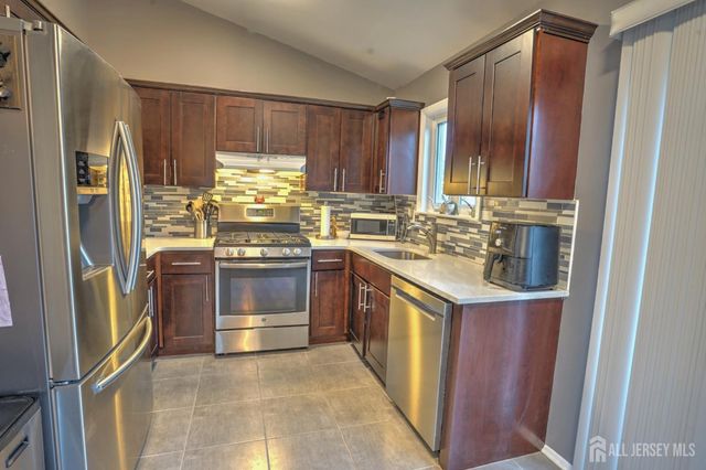 48 Birch Run Drive, Piscataway, NJ 08854