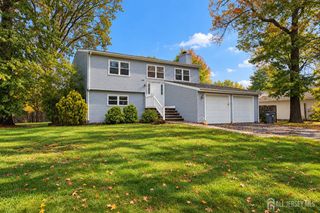 48 Birch Run Drive, Piscataway, NJ 08854