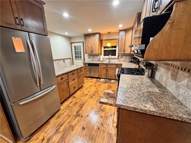 6806 Curvue Road, Eau Claire, WI 54703