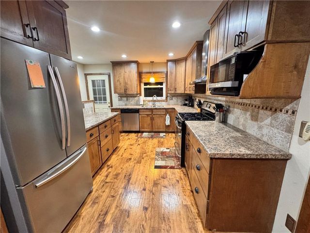 6806 Curvue Road, Eau Claire, WI 54703