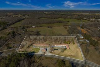 1957 W Broad St, Cookeville, TN 38501