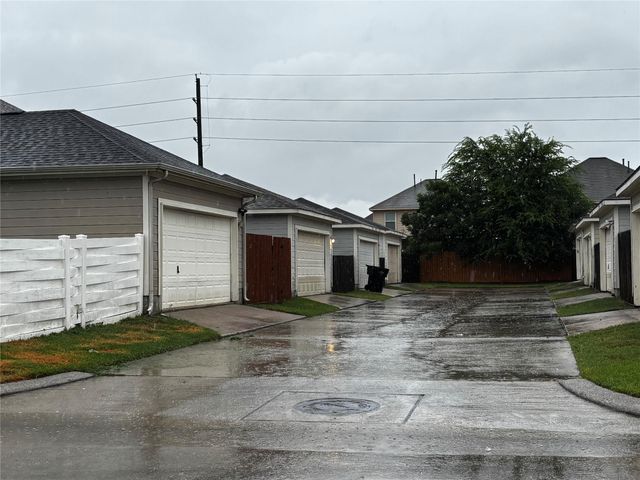 1123 Verde Trails Drive, Houston, TX 77073