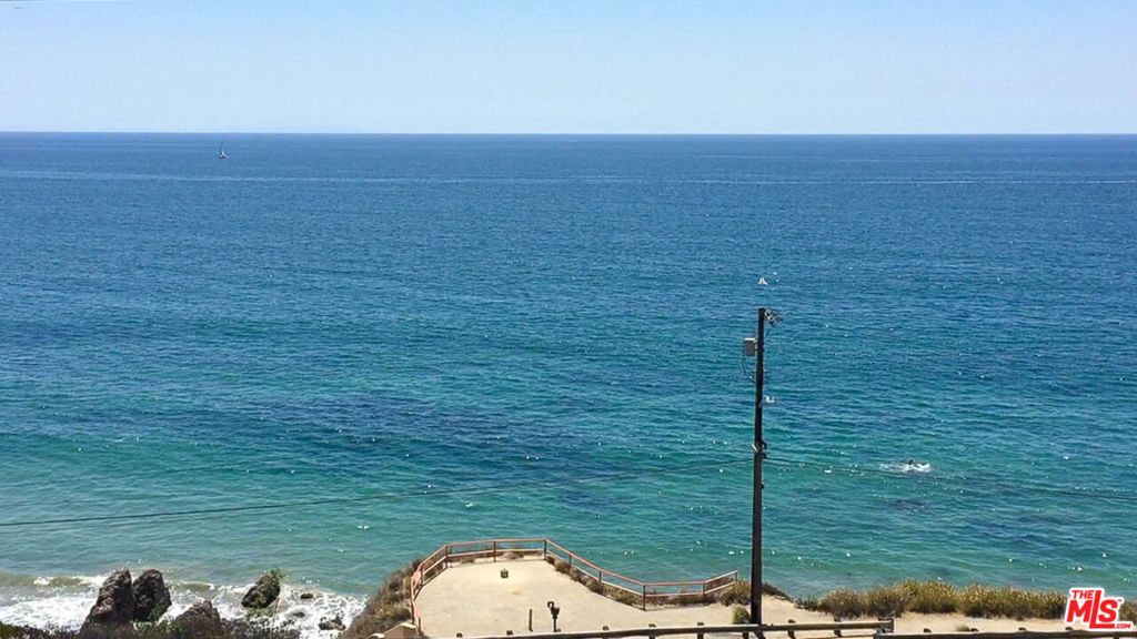 Image 2 of property listing at 17860 W Lecco Lane, Pacific Palisades, CA 90027