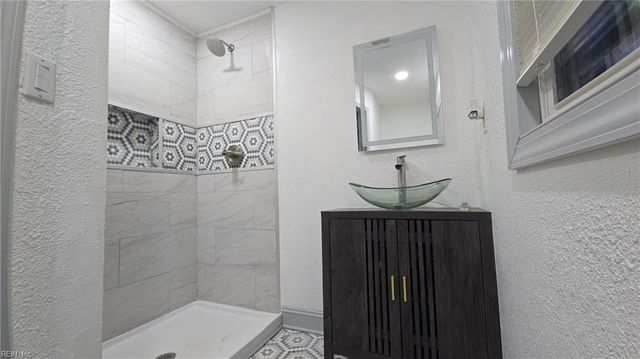 927 11th ST, Newport News, VA 23607