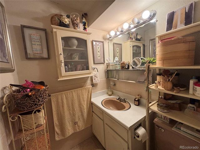 411 Lakewood Cir B-813, Colorado Springs, CO 80910