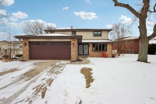 922 Dearborn Circle, Carol Stream, IL 60188