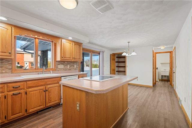 230 Roebling Dr, Saxonburg Boro, PA 16056