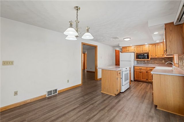 230 Roebling Dr, Saxonburg Boro, PA 16056