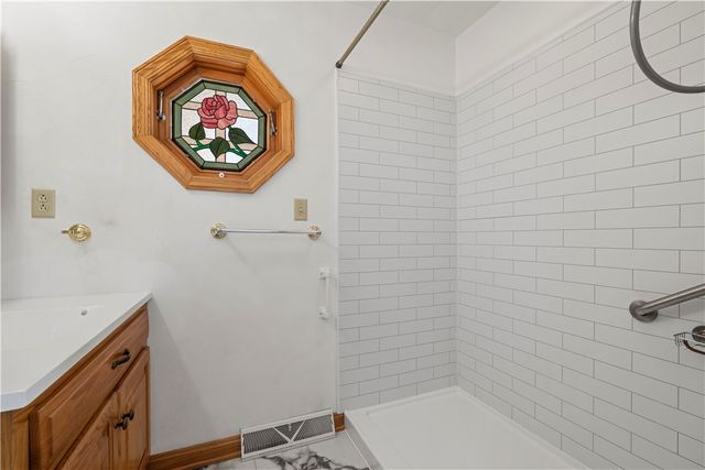 230 Roebling Dr, Saxonburg Boro, PA 16056