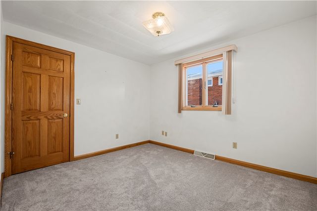 230 Roebling Dr, Saxonburg Boro, PA 16056