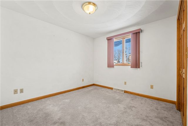 230 Roebling Dr, Saxonburg Boro, PA 16056