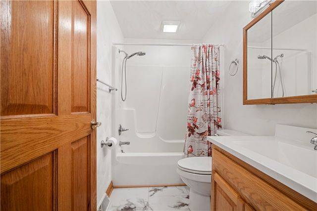 230 Roebling Dr, Saxonburg Boro, PA 16056