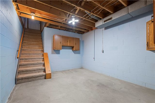 230 Roebling Dr, Saxonburg Boro, PA 16056