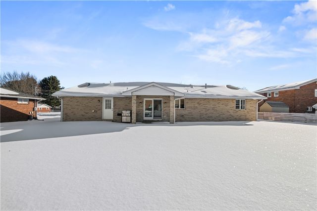 230 Roebling Dr, Saxonburg Boro, PA 16056