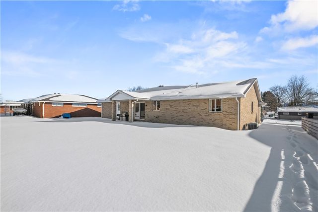 230 Roebling Dr, Saxonburg Boro, PA 16056