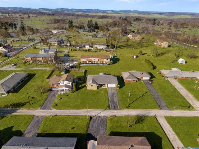 230 Roebling Dr, Saxonburg Boro, PA 16056