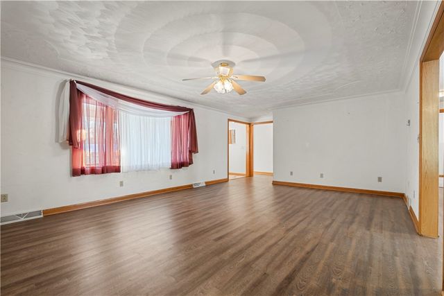 230 Roebling Dr, Saxonburg Boro, PA 16056