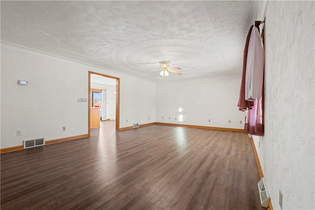 230 Roebling Dr, Saxonburg Boro, PA 16056