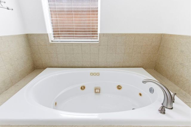 8606 Argentina St, Jersey Village, TX 77040