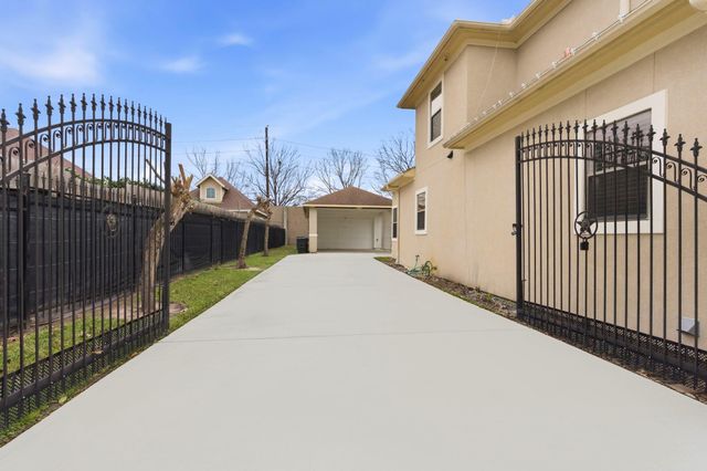 8606 Argentina St, Jersey Village, TX 77040