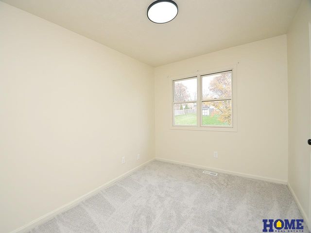 5200 Tipperary Trail, Lincoln, NE 68512