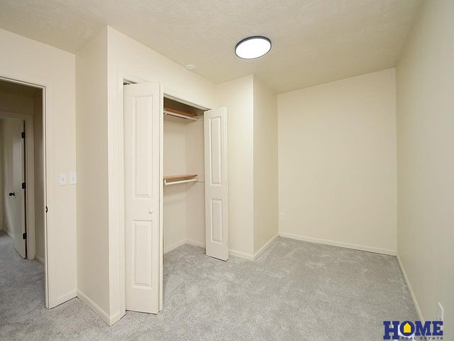 5200 Tipperary Trail, Lincoln, NE 68512