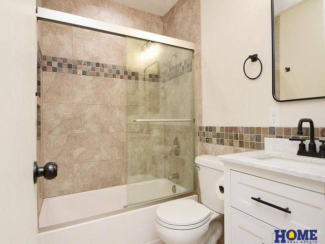 5200 Tipperary Trail, Lincoln, NE 68512